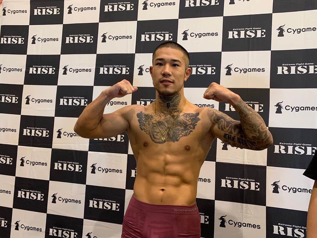中村寛のインスタグラム：「当日計量68.9kg。計量パス。 69すら乗らんかったけどボチボチ体重は上げれた🤣 . まぁ今日の晩お楽しみに。 完璧なコンディション。 . . . #rise #on #abema  . .」