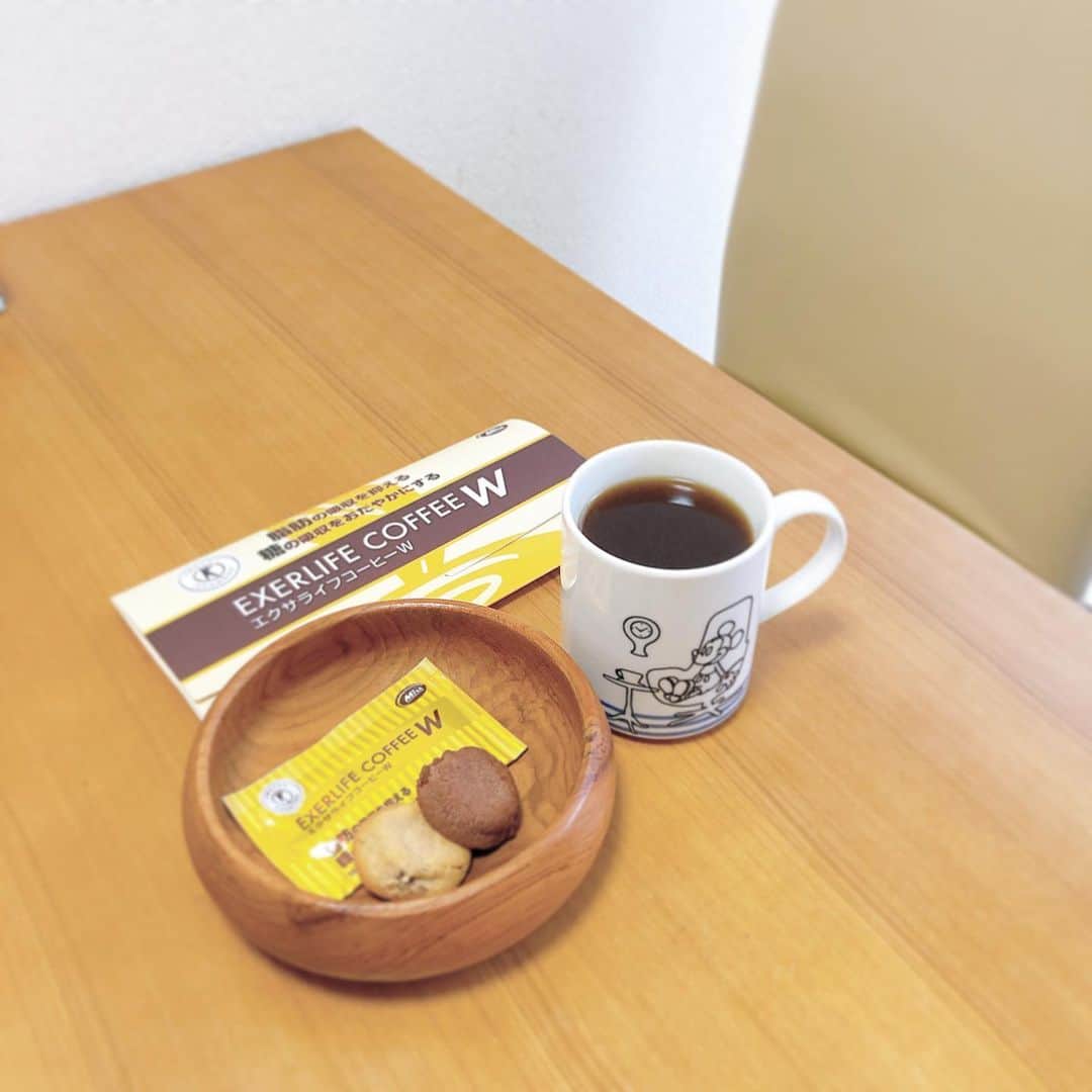 砂川陽香さんのインスタグラム写真 - (砂川陽香Instagram)「ㅤㅤㅤㅤㅤㅤㅤㅤㅤㅤㅤㅤㅤ ㅤㅤㅤㅤㅤㅤㅤㅤㅤㅤㅤㅤㅤ 午前中のやること終えてホッと一息…ふぅ😌 こういう時間が本当に大切🗝 ㅤㅤㅤㅤㅤㅤㅤㅤㅤㅤㅤㅤㅤ 最近(@exerlifecoffeew )の#コーヒー を飲んでます☕️ 日本で初めて食事の#脂肪 と#糖 対策がはじめられる Wトクホのコーヒー。°  ㅤㅤㅤㅤㅤㅤㅤㅤㅤㅤㅤㅤㅤ #インスタントコーヒー でお出かけの時も 持ち運びやすくて便利☝️ #食物繊維 もたっぷりだから#健康習慣 が始められるよ ㅤㅤㅤㅤㅤㅤㅤㅤㅤㅤㅤㅤㅤ あっさりした味でとっても飲みやすい感じ😌💕 ㅤㅤㅤㅤㅤㅤㅤㅤㅤㅤㅤㅤㅤ ㅤㅤㅤㅤㅤㅤㅤㅤㅤㅤㅤㅤㅤ ㅤㅤㅤㅤㅤㅤㅤㅤㅤㅤㅤㅤㅤ #エクサライフコーヒーW#トクホ#特定保険用食品 #食後の血糖値の上昇をおだやかにする #PR#健康的な食事 #mamagirl#女の子ママ#健康第一 #姉妹ママ#二児ママ#子育てママ#ママスタグラム#mamastagram #ママライフ#健康管理#おやつの時間#coffee #teatime#coffeetime#置き画くら部」7月12日 11時44分 - hirokattsunnnn