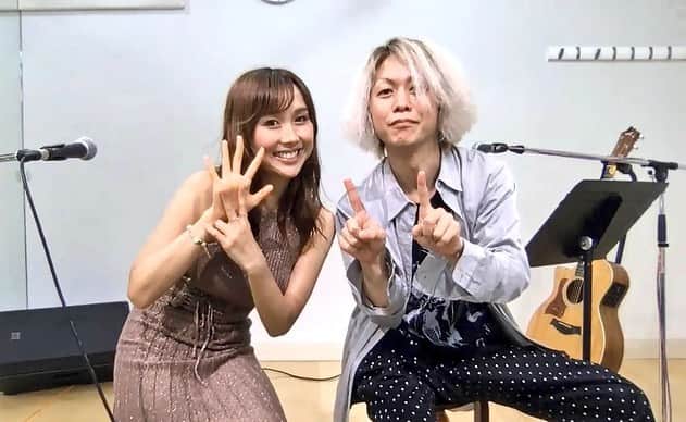 小池ジョアンナのインスタグラム：「昨日は、初の生配信ライブ🎶  ご覧頂きました皆様、ありがとうございました😍💝  新曲初披露や、制作秘話、初めて歌うカバーソング、ちょっとレアなオリジナルソングなどなど、、久しぶりに皆の前で歌えてとっても楽しかったです💕  そして今回ギターサポート頂いた @takahiro2.3 さん、ありがとうございました！😊🎸  お誕生日のお祝いコメントも沢山どうもありがとう💐  30歳も、自分らしく、沢山笑顔でいられるよう頑張ります😊✨✨ #tiget #broadcastlive #生配信ライブ #711」