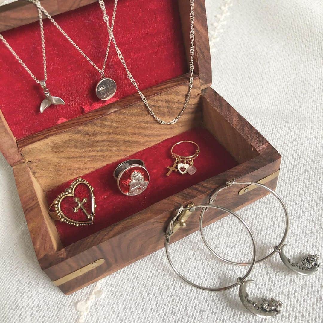 BOX CHARM Industryのインスタグラム：「Summer SALEチェックしていただけていますか？🥺 . 可愛いアイテム沢山ご用意してます🌈 . ⚒ワークショップも参加者募集中です！ . 是非オンラインストアチェックしてみてください♪ ⁑ #boxcharmindustry #boxcharm #handmade #accessory #handmadeaccessory  #ボックスチャームインダストリー #ボックスチャーム #ハンドメイド #アクセサリー #ハンドメイドアクセサリー #サマーセール #SUMMERSALE #バングル #ブレスレット #ネックレス #ピアス #チャーム #20パーセントOFF #ワークショップ #ハンドメイド教室 #手作り教室」