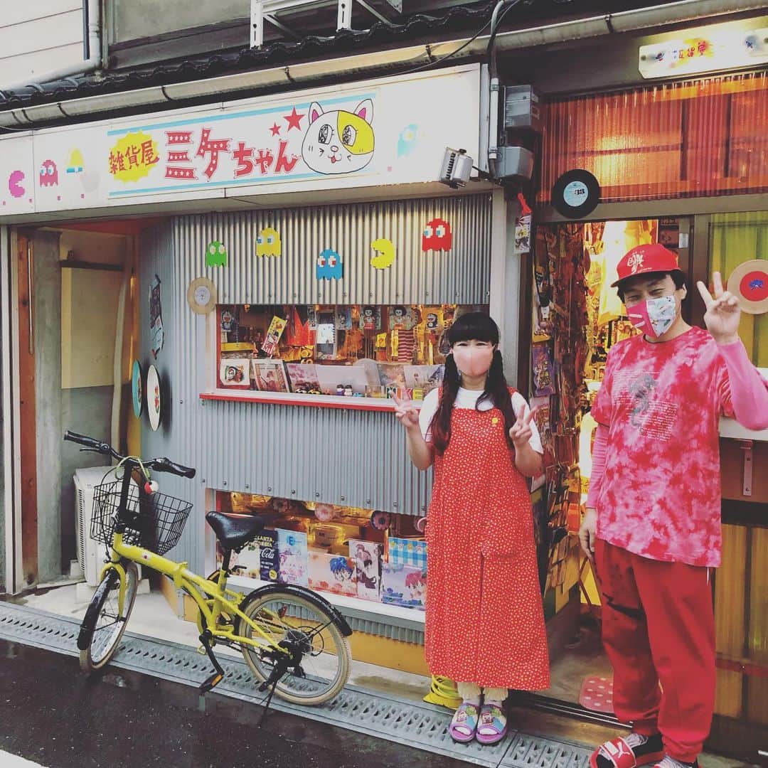 千秋さんのインスタグラム写真 - (千秋Instagram)「前から行きたかった大阪の雑貨屋ミケちゃんに行ってきました🧸 80年代雑貨を探しにきたよー。 わたしが80年代のマイナーキャラクターのことを色々質問しても全部に即答してくれるお二人。同じ趣味のひとってこんなに会話が楽なのね。説明不要だもんね。 あー、いつか80年代ファンシー好きな人ばっかり集めた会をしてみたいな🎀  こちらのお店は70年代グッズも豊富に揃ってました。 買ったものはまたあとで紹介するね。動画に挑戦する予定🎥  #千秋80年代コレクション #バカコレクター #雑貨屋ミケちゃん #大阪 #ファンシーグッズ #昭和 #レトロ」7月12日 12時04分 - chiaki77777