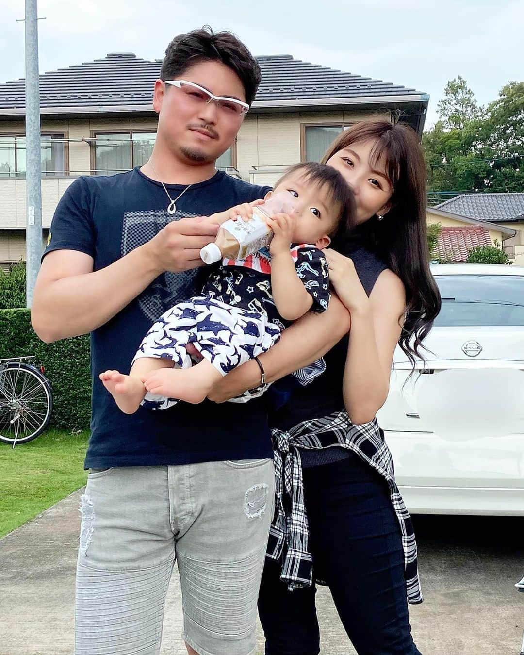 Momoeのインスタグラム：「. . ただ丸家でBBQした時の写真🍖❤️ . .  #happy #家事 #育児 #family #家族 #boy #smile #男の子 #息子 #code #love #lucky #kids #子供 #thankyou #宝物 #ベビー #fashion #follow #心 #縁 #パパ #ママ #家族写真 #男の子ママ #赤ちゃん写真 #photo #子育て #1歳 #flower」