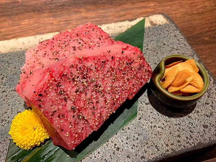 百合華さんのインスタグラム写真 - (百合華Instagram)「京都祇園にある『京の焼肉処 弘 祇園山名庵』にて個室の焼肉ディナータイム🎶  お仕事の打ち合わせでお話ししながらお腹いっぱい食べちゃいましたww❤️  #japan #日本 #kyoto  #京都 #祇園 #焼肉 #京やきにく弘祇園山名庵  #京の焼肉処弘祇園山名庵  #dinner #ディナー #厚切り牛タン  #センマイ刺し  #極上ハラミ #カルビ #冷麺 #お腹いっぱい  #打ち合わせ #美食 #美食家 #aumoグルメ」7月12日 12時14分 - yurika.lovelily