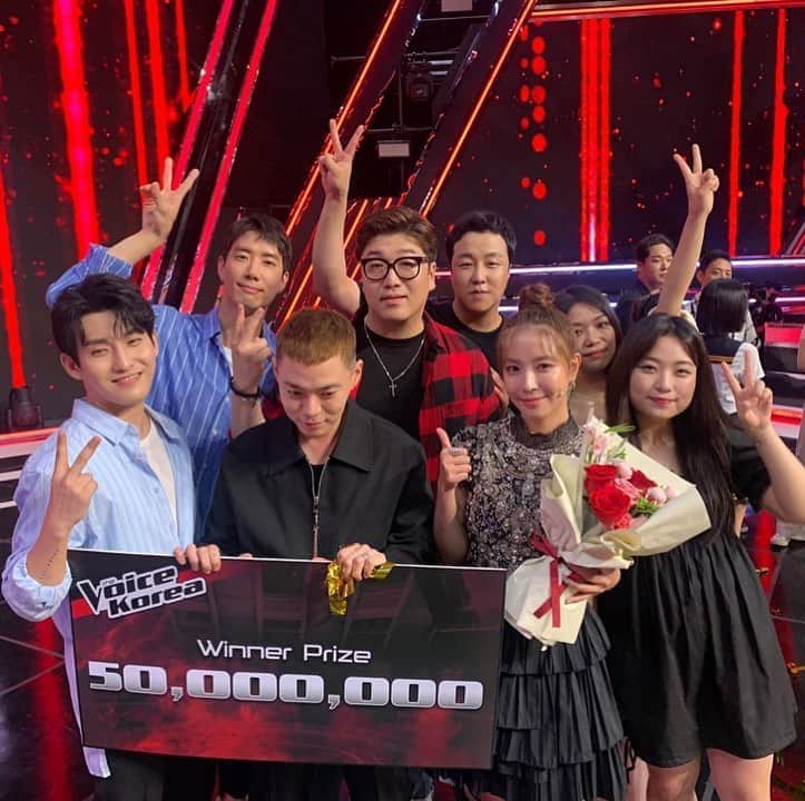BoAのインスタグラム：「#보이스코리아2020 Team BoA로 와준 친구들 고맙고~ 사진엔 없지만,  새봄이, 오브어스, 주호 다들 너무 고생했고 고마웠어!! 👏👏」
