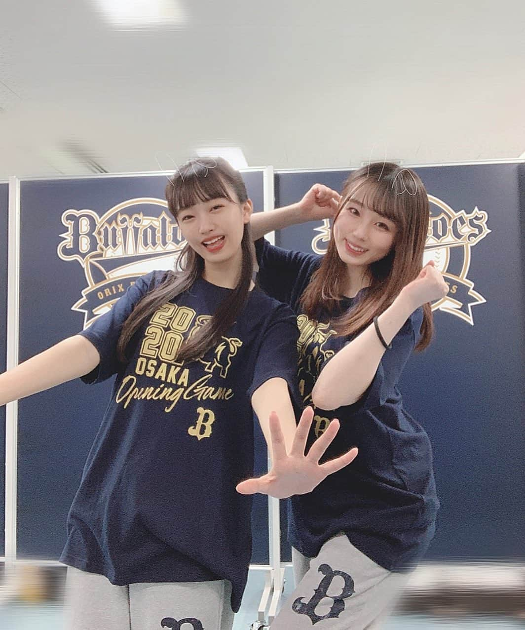 NANAMIさんのインスタグラム写真 - (NANAMIInstagram)「﻿ こんにちは〜♡﻿ ﻿ ﻿ ﻿ 今日も勝って、﻿ ﻿ 3日連続の勝ちSKYするぞ〜✊🔥❤️﻿ ﻿ ﻿ ﻿ 今日も﻿ Buffaloes  勝利しますように🤘✨✨﻿ ﻿ ﻿ ﻿ vs 北海道日本ハムファイターズ﻿ 13:00〜  play  ball❗️⚾️﻿ ﻿ ﻿ ﻿ ﻿ #Bs2020 #orixbuffaloes #baseball #オリックスバファローズ #プロ野球 #bsgirls #野球」7月12日 12時28分 - nanami_bsgirls_364