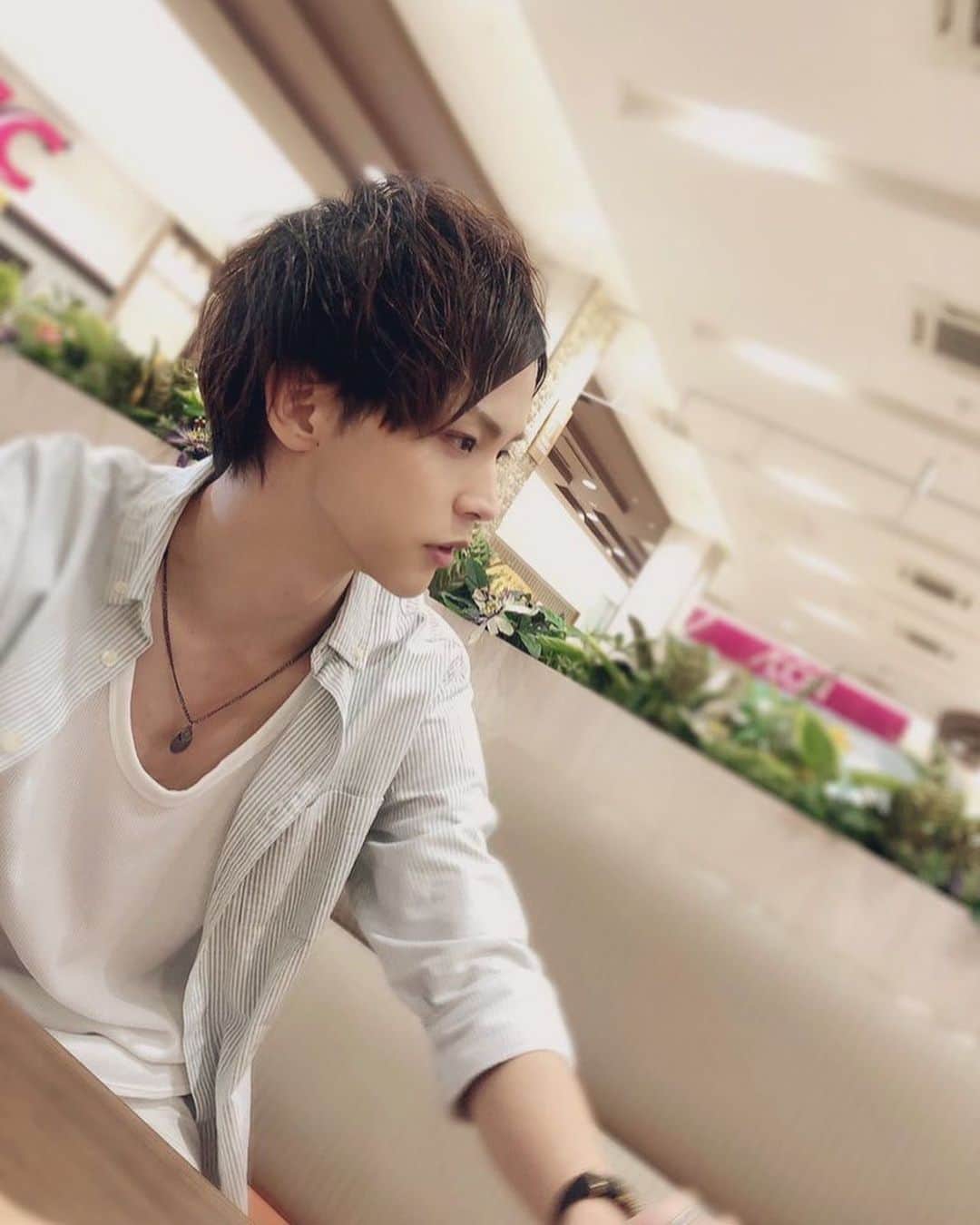松本旭平さんのインスタグラム写真 - (松本旭平Instagram)「どうもこんにちは。 フードコートでは、 大体石焼ビビンバを頼みます。  #彼氏感 #アラサー  #と呼ばれた男」7月12日 12時32分 - akihira_matsumoto