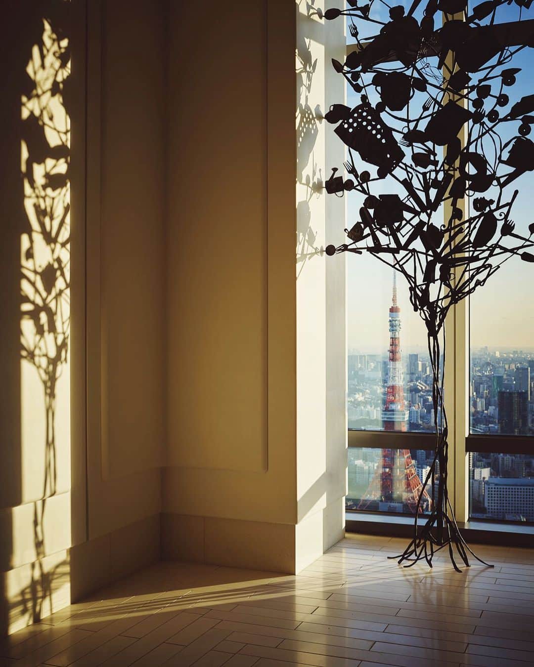 Andaz Tokyo アンダーズ 東京さんのインスタグラム写真 - (Andaz Tokyo アンダーズ 東京Instagram)「We are honored to be recognized among Tokyo’s top 10 hotels by @travelandleisure World’s Best Awards 2020 🎉  Thank you for all the support, we look forward to welcoming you back🗼 ⠀ アメリカの旅行雑誌トラベル&レジャーによる「The Top 10 Hotels in Tokyo」の第8位にアンダーズ 東京が選ばれました！🎉⠀  #TLWorldsBest #andaztokyo #アンダーズ東京 #travelandleisure」7月12日 12時36分 - andaztokyo