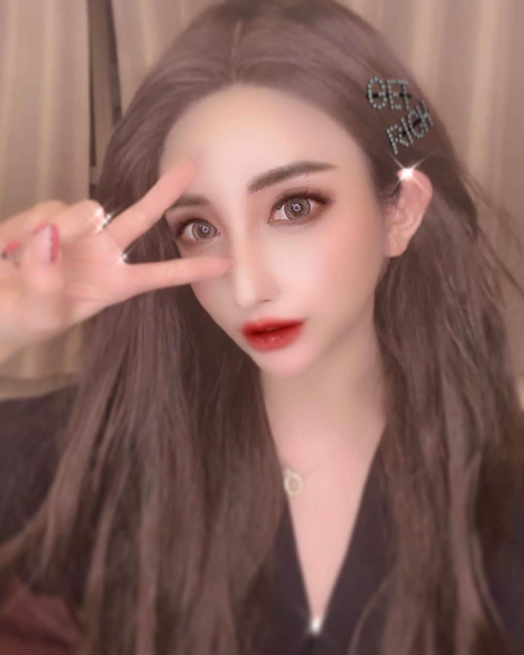 のインスタグラム：「現実には存在しません。 雨が止んで良かった🥰💖☔ 今日から北九州へ👩🏼‍💻 今静岡通過中～ #大人旅 #新幹線の旅 #まだまだ時間かかるから #寝よう～ #グリーン席ガラガラ #最高」