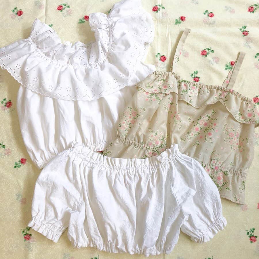 NUTTY Vintage&Collectibleのインスタグラム：「🌼NEW ARRIVAL🌼 ㅤㅤㅤㅤㅤㅤㅤㅤㅤㅤㅤㅤㅤ ☑︎vintage short blouses ㅤㅤㅤㅤㅤㅤㅤㅤㅤㅤㅤㅤㅤ 70年代ショート丈トップス入荷いたしました💐 一枚でのご着用はもちろん、レイヤードが楽しいお洋服です。 ㅤㅤㅤㅤㅤㅤㅤㅤㅤㅤㅤㅤㅤㅤㅤㅤ ------------------------------------- 🛍NUTTY通販について🛍 ------------------------------------- ◎掲載商品は全て通販可能となっておりますので、詳細はDMにてお気軽にお問い合わせくださいませ。また、ONLINE STOREに随時商品を掲載しております。商品詳細も記載しておりますので、是非ご利用くださいませ。 🔎 http://nutty.theshop.jp/ （ プロフィールページURLよりjump🕊） ㅤㅤㅤㅤㅤㅤㅤㅤㅤㅤㅤㅤㅤ ◎ご自宅でもお買い物をお楽しみいただけるVIDEO CHAT SHOPPING📺テレビ電話をお繋ぎして、リアルタイムでご案内いたします。詳細は過去の投稿をご覧ください。」