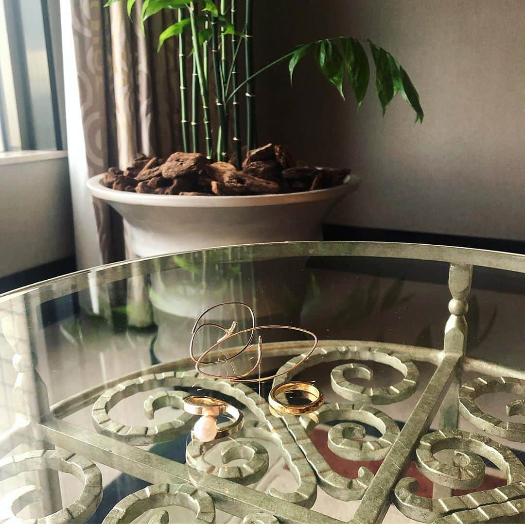 農海姫夏のインスタグラム：「自分で作った真珠の指輪🌱 ジュエリー作り体験で☺︎ 初めてだったから先生が結構手伝ってくれたんだけど、これから少しずつ通って上手になれればいいなあ😳」