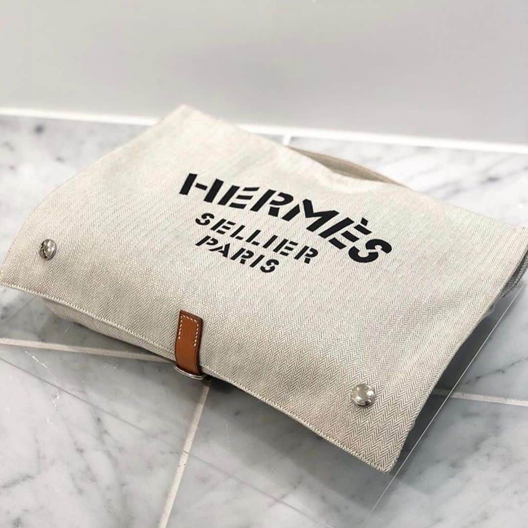 トライセクトさんのインスタグラム写真 - (トライセクトInstagram)「【ensemble】  ENSEMBLE代官山店﻿ ﻿ Vintage HERMES Buggy Baggage﻿ PRICE…¥75,000+tax﻿ ﻿ MATERIAL...Canvas,Leather﻿ ﻿ SIZE...W32cm × H45cm × D3cm﻿ ﻿  ※Vintage商品は1点もののため、他店舗の同じアイテムと値段が異なる場合がございます。﻿ ﻿ 通信販売(Eコレクト)でも販売しております。﻿ ﻿ お問い合わせは﻿ ENSEMBLE代官山店﻿ @ensemble_daikanyama﻿ (03-5784-5075)﻿ またはDMにて受け付けております。﻿ ﻿ ※DM対応は平日11:00〜18:00とさせていただきます。﻿ ﻿ ﻿ ﻿ ﻿ ENSEMBLE代官山店の﻿ アカウントも開設致しました。﻿ ﻿ 【@ensemble_daikanyama】﻿ ﻿ これから店舗のアカウントも更新してまいりますので、﻿そちらも合わせてフォローをお願い致します。﻿ ﻿ 改めまして、﻿ 旗艦店となるENSEMBLE代官山店を﻿ どうぞよろしくお願い致します。﻿ ﻿ ﻿ ーーーーーーーーーー﻿ address﻿ 1-35-16,EBISUNISHI,﻿ SHIBUYA-KU,TOKYO﻿ ﻿ hours﻿ 11:00-20:00﻿ ﻿ TEL﻿ 03-5784-5075﻿ ーーーーーーーーーー﻿ ﻿ ﻿  #アンサンブル﻿ #ベイクルーズ﻿ #ヴィンテージ﻿﻿#ヴィンテージバッグ﻿﻿ #ヴィンテージエルメス﻿」7月12日 13時13分 - baycrews