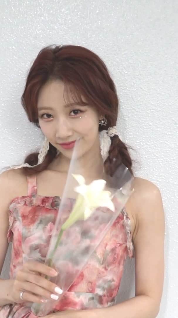 のインスタグラム：「다이아(DIA) 유니스의 '감싸줄게요' 막방 INTERVIEW ⠀ #다이아 #DIA #유니스 #EUNICE #Flower_4_Seasons #감싸줄게요 #Hug_U」