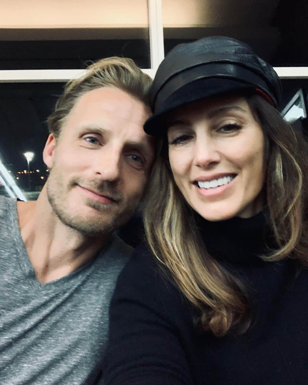ジェニファー・エスポジートのインスタグラム：「Right before we were about to get on a plane to fly away to Europe. I miss that. I miss freedom or the illusion of it at least.  Better days ahead.  Change is coming. Change for better change for all. Take #Sunday and run with it however you can. I❤️u @jespervesterstroem」