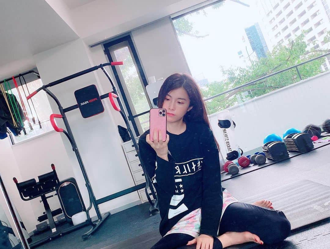 麻衣愛のインスタグラム：「パーソナルトレーニングを受けてきました!! 久しぶりだったのでめっちゃ筋肉痛です💪 @bodybox2020 さんありがとうございました☺️🎵 #bodybox2020 #personaltraining #personaltrainer #パーソナルトレーニング #パーソナル #筋トレ #神保町」
