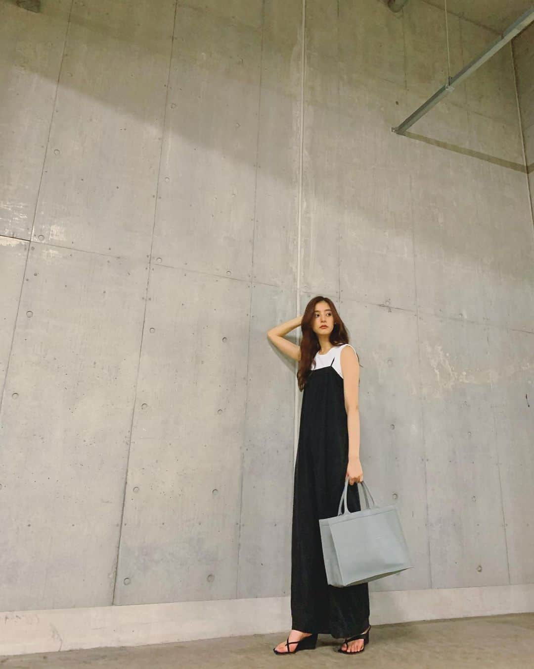 新木優子さんのインスタグラム写真 - (新木優子Instagram)「私服 tops : @hanes_japan  suspender salopette : @throw_by_sly  bag : @dior  shoes : @byfar_official   撮影の時だけマスク外しています🙇🏻‍♀️✨」7月12日 23時00分 - yuuuuukko_