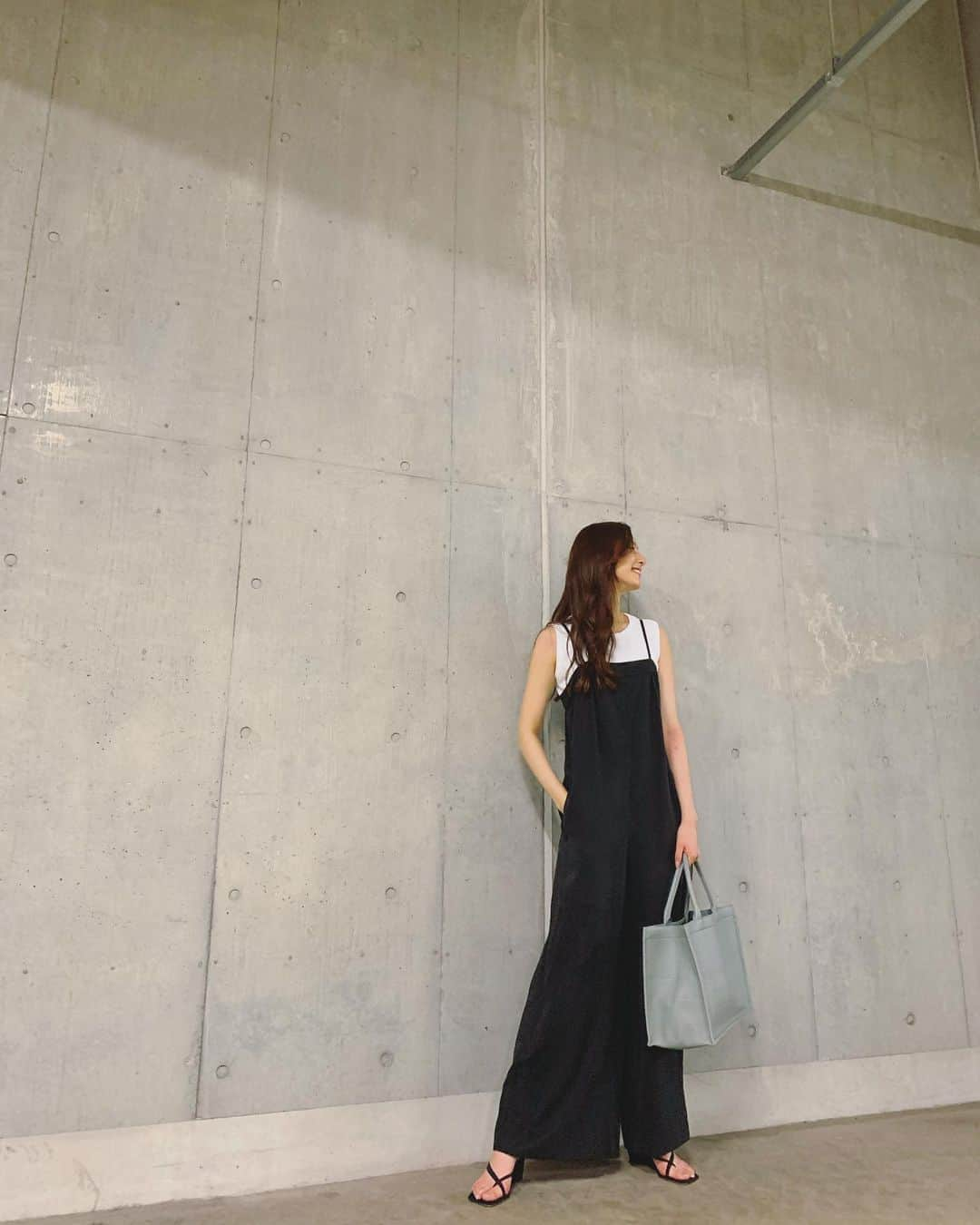 新木優子さんのインスタグラム写真 - (新木優子Instagram)「私服 tops : @hanes_japan  suspender salopette : @throw_by_sly  bag : @dior  shoes : @byfar_official   撮影の時だけマスク外しています🙇🏻‍♀️✨」7月12日 23時00分 - yuuuuukko_