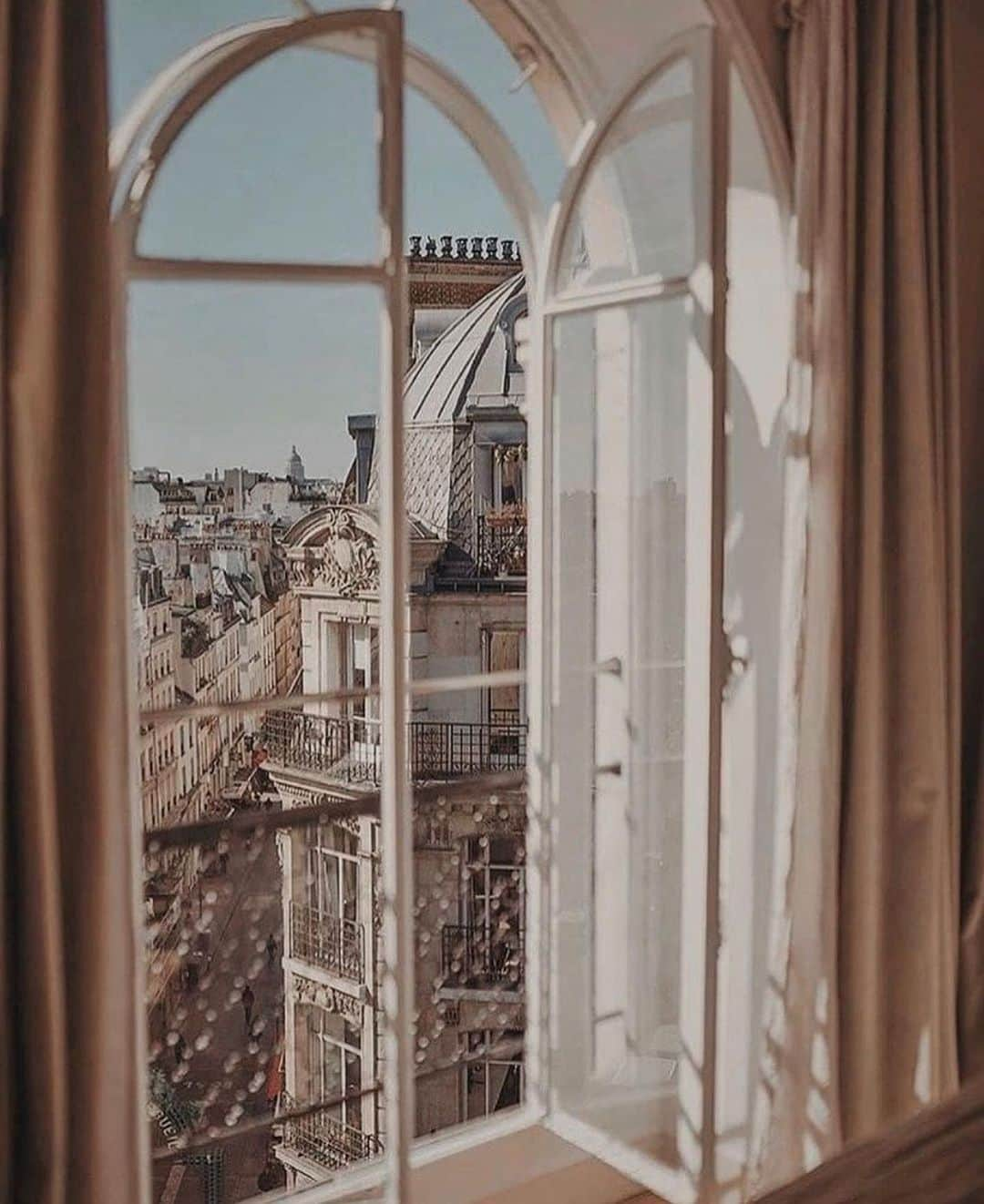 イネスエマレシャルさんのインスタグラム写真 - (イネスエマレシャルInstagram)「FOREVER YOURS PARIS ! #inesetmarechal #paris #parismonamour #loveparis #appreciationpost #happy #france #magnifique #goodvibes #beautiful #summer #summernights #ete #instadaily @louisedamas」7月12日 23時06分 - inesetmarechal