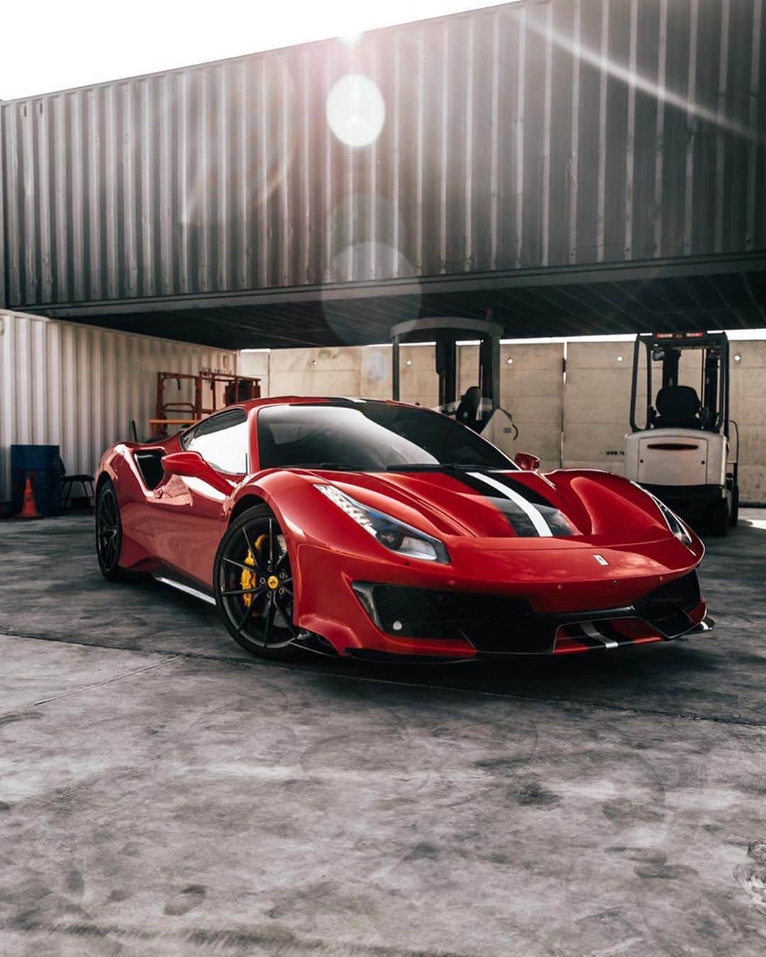 CARLiFESTYLEさんのインスタグラム写真 - (CARLiFESTYLEInstagram)「What’s your favorite thing about the Ferrari 488 Pista? Photo @airmadrid #carlifestyle」7月12日 23時18分 - carlifestyle