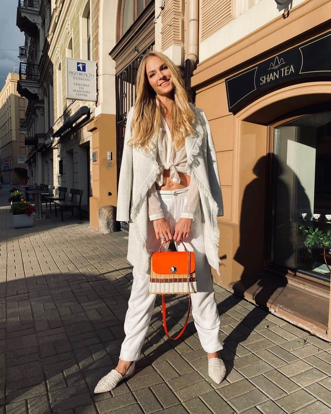 ダリヤ・クリシナさんのインスタグラム写真 - (ダリヤ・クリシナInstagram)「Happy Sunday everyone! 💋🧡 ⠀ #sunday #sundaymood #riga🇱🇻 #daryaklishina #riga #latvia #sundayfunday」7月12日 23時38分 - dariaklishina