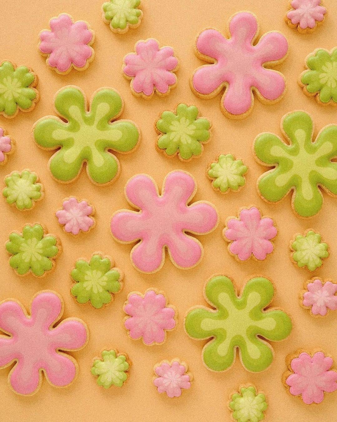 KUNIKAのインスタグラム：「Summer blooms 🍹💗💚﻿ ﻿ #artofkunika」