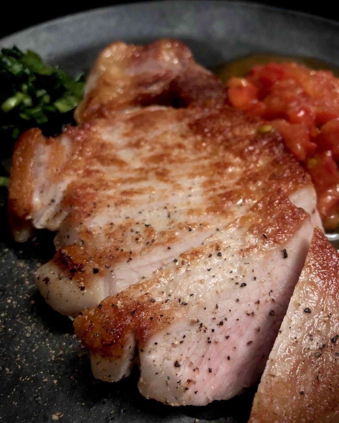 きじまりゅうたさんのインスタグラム写真 - (きじまりゅうたInstagram)「肉が上手く焼けると嬉しいよねー  #塩漬け豚 #ポークソテー #コールドスタート」7月12日 23時59分 - ryutakijima