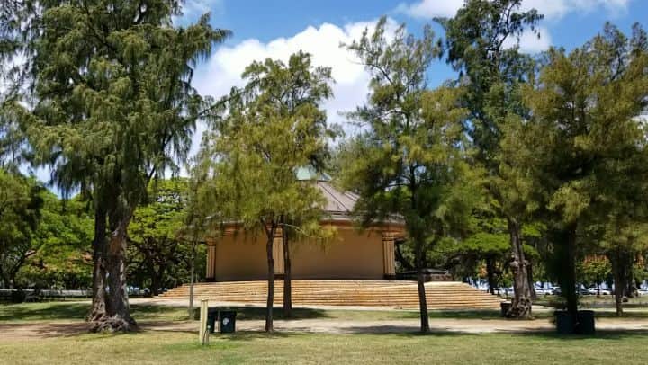 瀬川慶のインスタグラム：「We miss this!! The best dancing location with social distancing. 4ヶ月ぶりのレッスンは距離感も安心な最高のロケーション!  #hawaii #aloha #kapiolanipark #socialdistancedancing #tunuitully #tuamotuapi #luckywelivehawaii #diamondhead #covid19hawaii #ハワイ #アロハ #カピオラニパーク #ダイヤモンドヘッド #ハワイ在住 #コロナに負けるな」