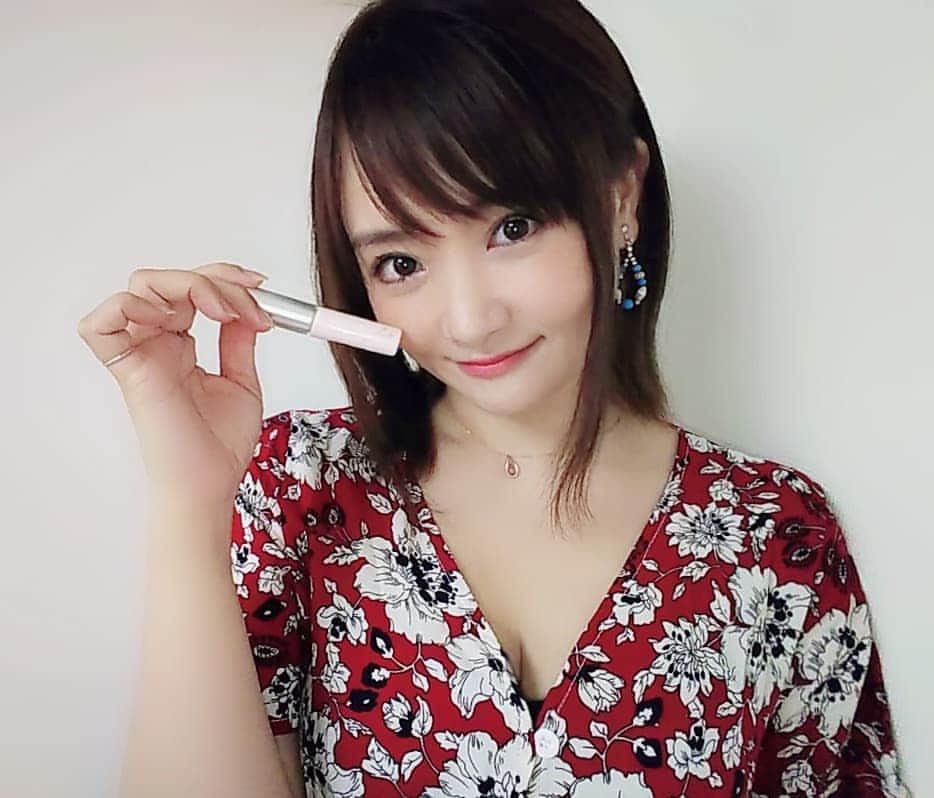 のインスタグラム：「涙袋は元々あるけど、若干左右の大きさが違うので、このウルミプラスを塗り塗り。  イイ感じで潤ってウルウルでツヤツヤでプクプクでプルンプルンになったぁー！ ちょっと若返った感じ(笑)✨  使用感が心地よくて、仕上がりも満足◎ オススメです♪  . #ウルミプラス #涙袋 #涙袋美容液 #涙袋メイク #アイメイク #コスメ #メイクアップ #化粧品 #美容液 #ヒアルロン酸 #urumiplus #cosmetics #makeup #beauty #japanesegirl #InstagramJapan #photos #photography #photooftheday #picoftheday #tagsforlikes #tflers #follow #instagood #instadiary #instalike #instamood #instalove #instafollow #follow_back」