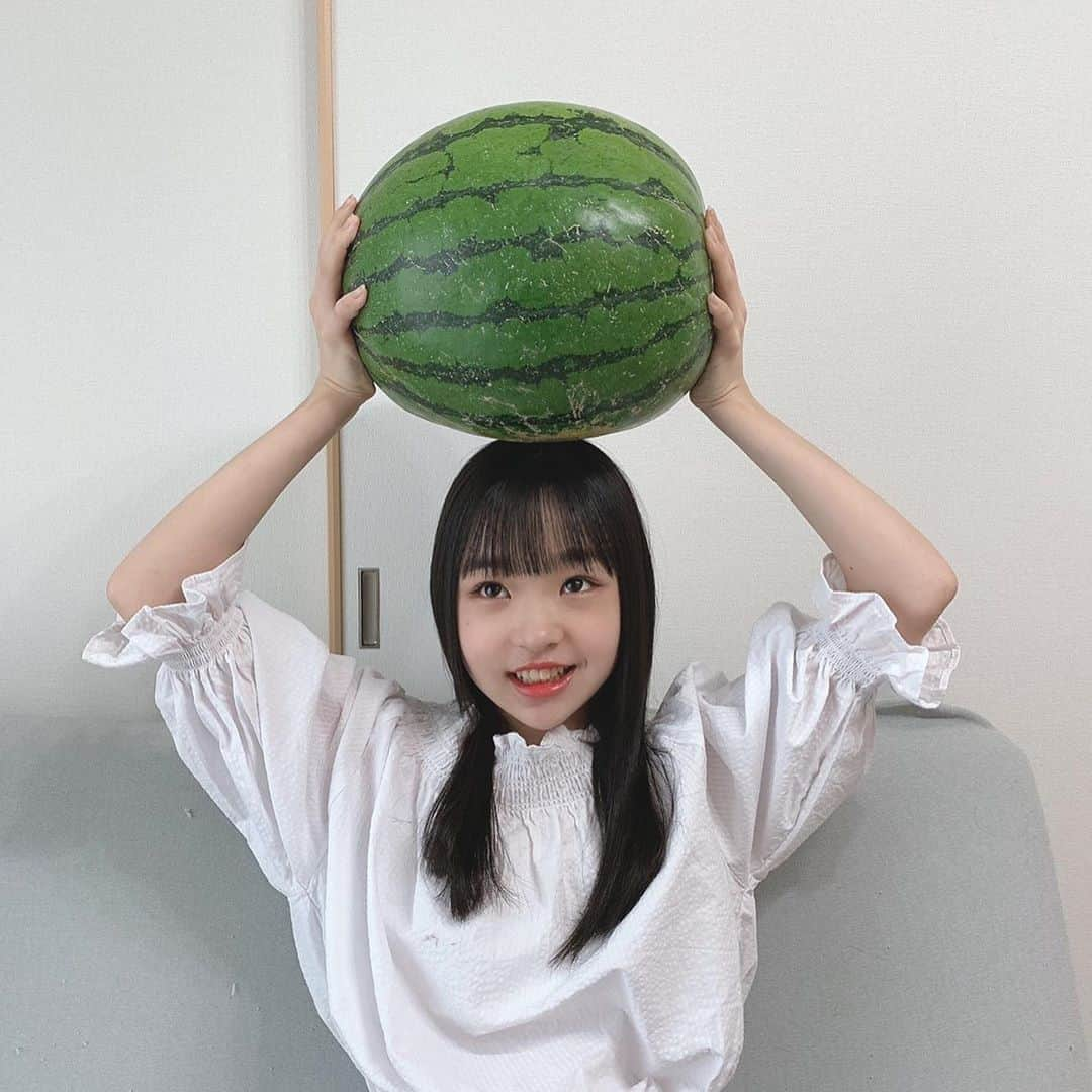 Hinataさんのインスタグラム写真 - (HinataInstagram)「. . 昨日アップした動画のオフショット🍉 . . #夏といえば #スイカ #YouTube #美味しかった😋」7月12日 15時30分 - hinachosugram