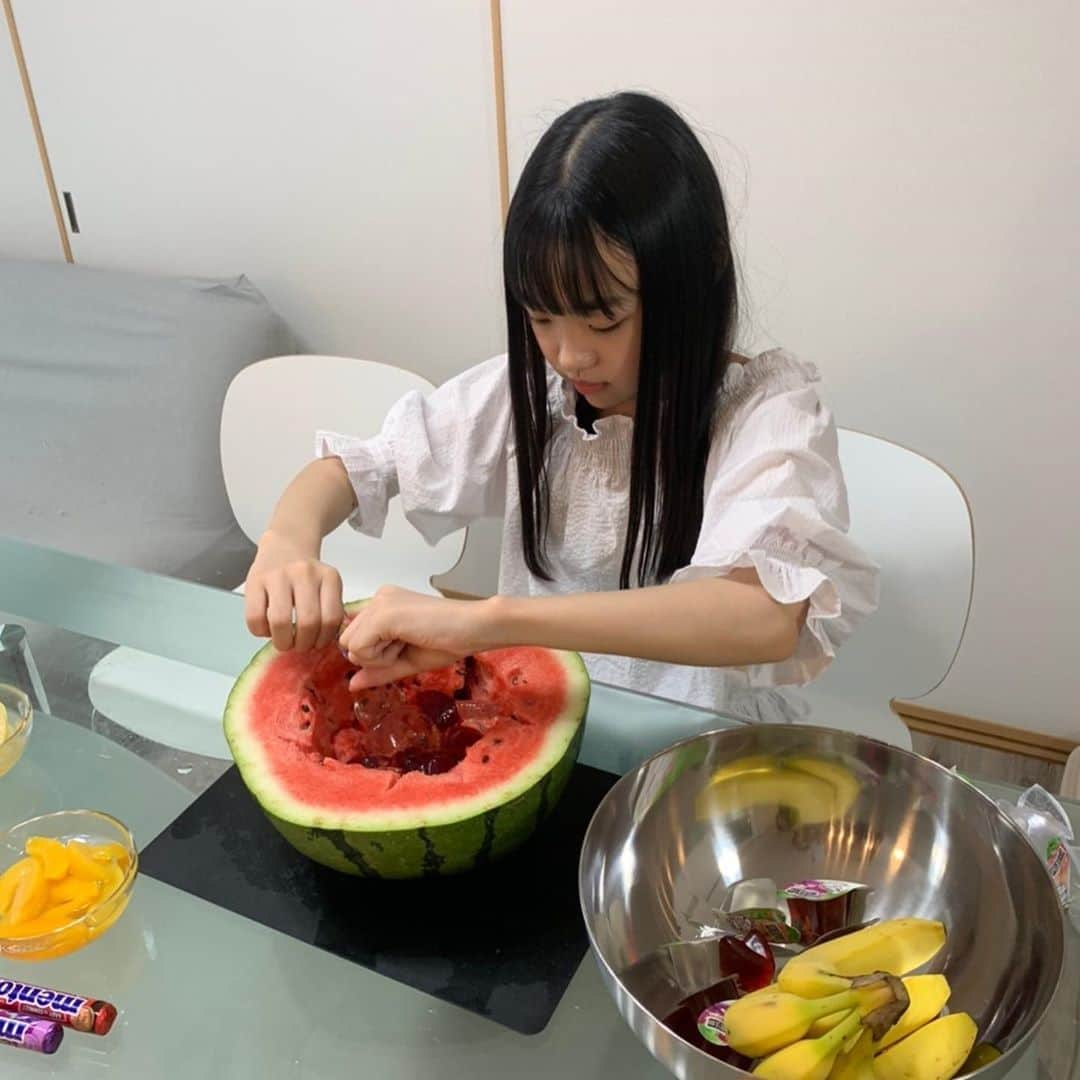 Hinataさんのインスタグラム写真 - (HinataInstagram)「. . 昨日アップした動画のオフショット🍉 . . #夏といえば #スイカ #YouTube #美味しかった😋」7月12日 15時30分 - hinachosugram