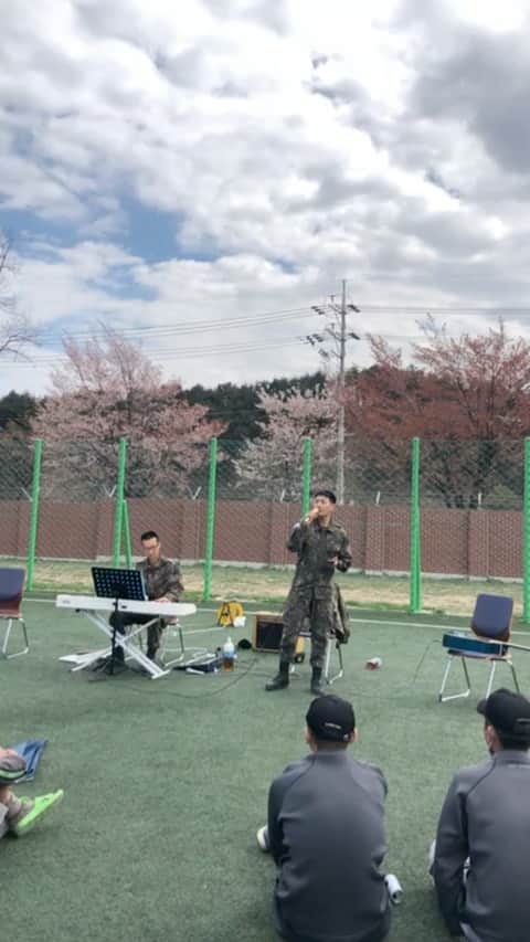 ヒョクジン のインスタグラム：「바람이 불었으면 좋겠어 -길구봉구 (바람소리 주의) 어우 바람이 너무 분다 그만 불었으면 좋겠어 ..ㅋㅋ」