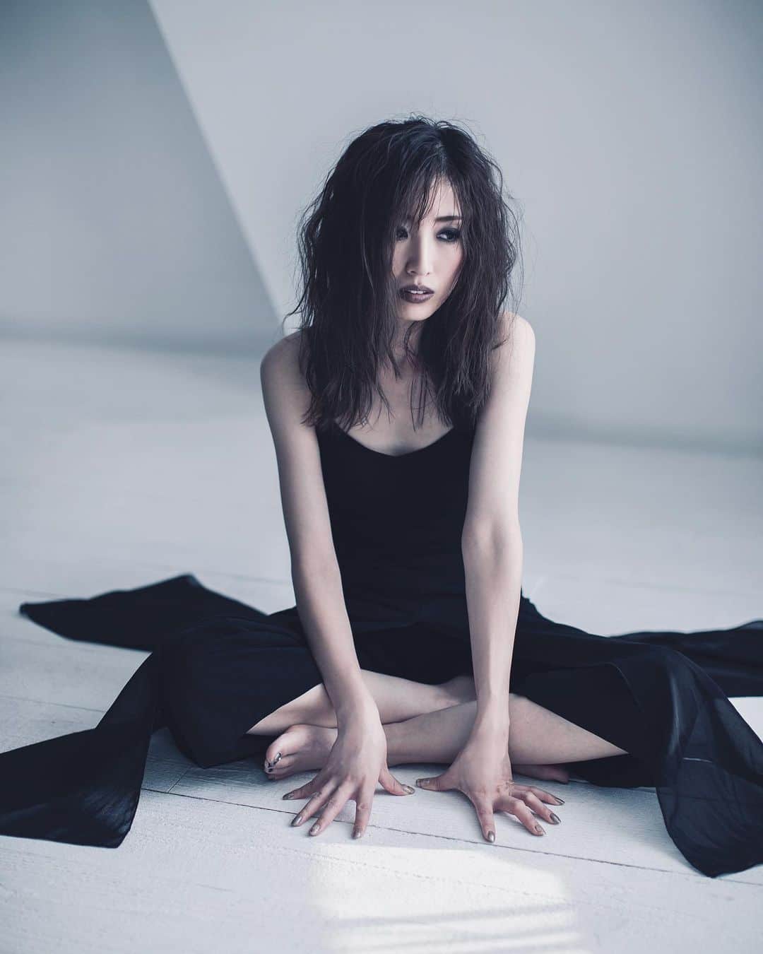 のインスタグラム：「. 📷 THE WORKS model:ayana hairmake:y.miyagaki photograph&artwork:rt8 .   #best_photogram #bestphotogram_portraits #beautiful #model #fashion #japan_photo_now #portrait_perfection #IGersJP #サロモ #関西モデル #ヘアメイク #撮影依頼募集中 #モデル #撮影 #ポートレート #カメラ #写真撮ってる人と繋がりたい #写真好きな人と繋がりたい #モデル募集 #ポートレート部 #東京カメラ部 #ポートレート女子 #被写体 #ポトレ #京都 #ファインダー越しの私の世界 #作品撮り #関西写真部 #モデルさんと繋がりたい #ポートレートしま専科」
