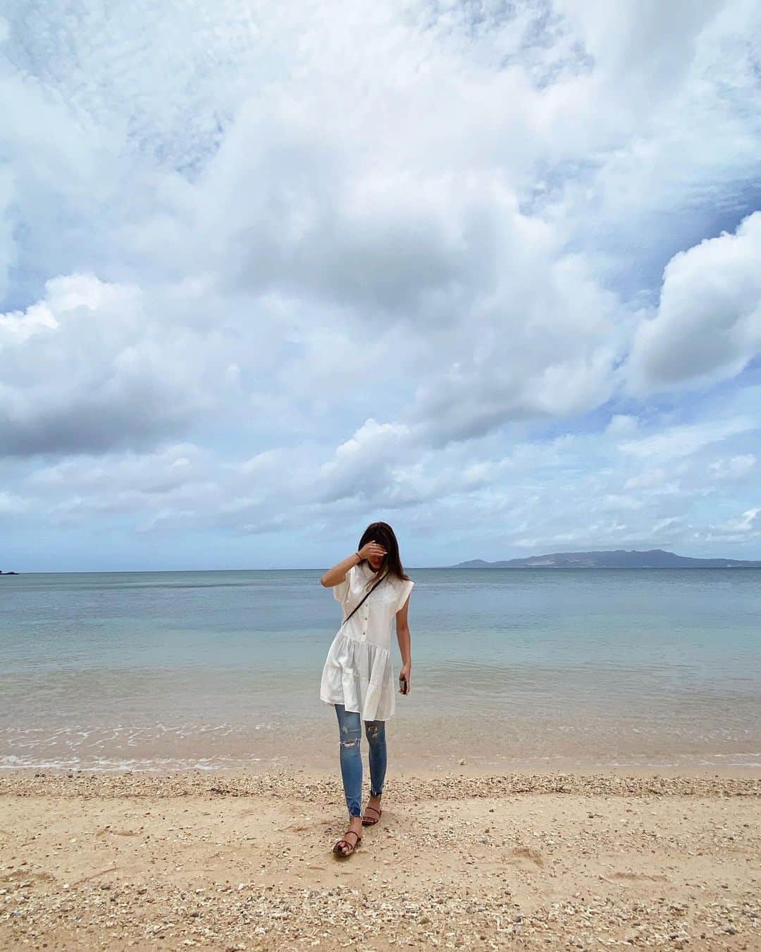 森山菜々のインスタグラム：「. 𝙎 𝙐 𝙉 𝘿 𝘼 𝙔...🌤☁️☔️」