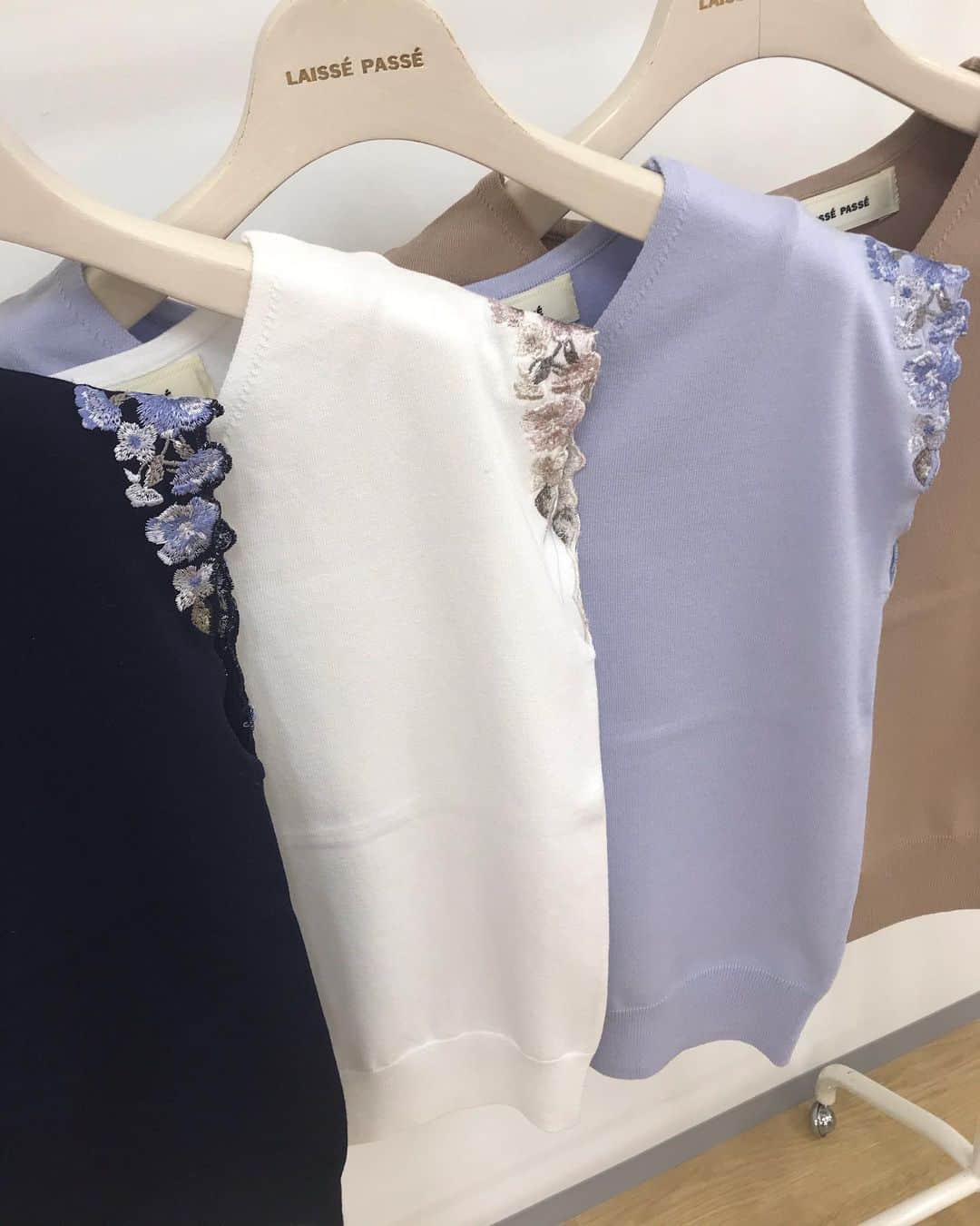 のインスタグラム：「Summer Sale Price Down!!💓﻿  ﻿ Saleアイテムが更にお得に発売中です👏﻿ ﻿ ￥5,000均一や￥10,000均一アイテムも揃います✨﻿ ﻿ ■LAISSE PASSE、Debut de Fiore店舗﻿  ﻿ 2Buy・More10％OFF、3Buy・More15％OFFも同時開催中♪﻿  ﻿ ■公式オンラインストア﻿ ﻿ ALL・ 10%OFF開催中!! ﻿ おまとめ買いのチャンスです😊﻿ ぜひこの機会にご利用くださいませ✨﻿ ﻿ ﻿ pick up more price down item💓﻿ ﻿ フラワー刺繍フレンチプルオーバー﻿ 50%OFF✨→¥6.500＋tax﻿ ﻿ ﻿ ﻿ ﻿ ﻿ #レッセパッセ #laissepasse #レッセパッセルーム #laissepasseroom #デビュードフィオレ #debutdefiore #スカート #スカートコーデ #ワンピース #ワンピースコーデ #お仕事 #お仕事コーデ #通勤 #通勤コーデ #アウター #アウターコーデ #ブラウス #ブラウスコーデ #夏物 #春夏物 #セール #セール情報 #セール中 #summer #summersale #summersales #2Buy #3buy」