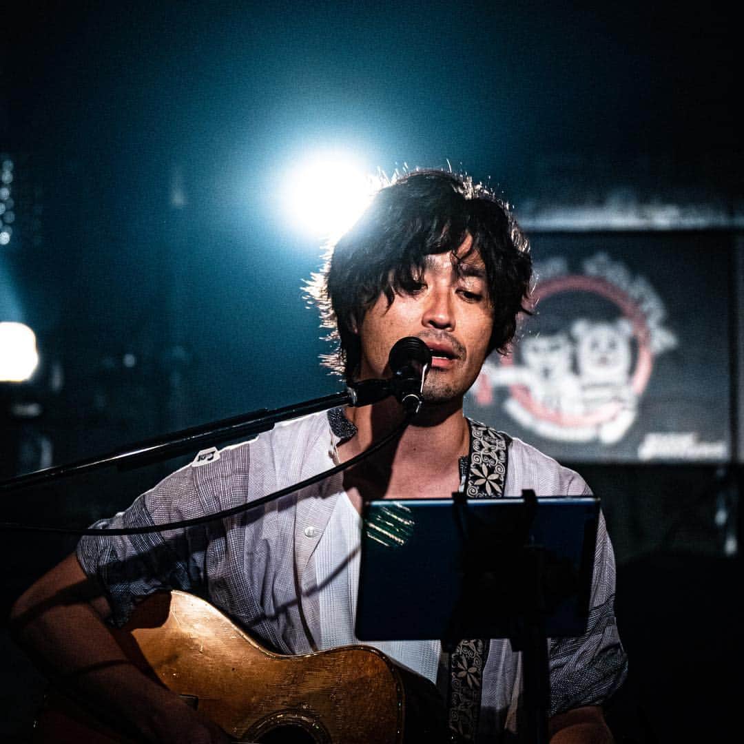 ISEKIのインスタグラム：「改めて昨日の有料配信Live 観てくれて本当にありがとう✨  久しぶりのおーちゃんとのセッションは とても懐かしくもあったけど、 お互いが重ねてきた音の成長もあり、 数年前とは違った高揚感がありました😊  アーカイブは 2週間後の25日まで観れるので 見逃した方は是非✌️  次回は7/25のゆるゆるインスタLiveで お会いしましょう✨」