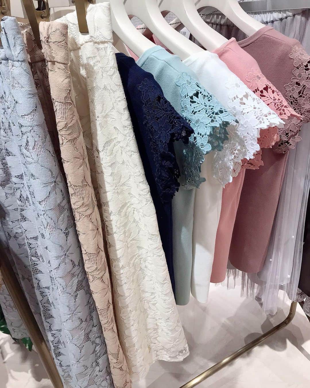 のインスタグラム：「Summer Sale Price Down!!💓﻿  ﻿ Saleアイテムが更にお得に発売中です👏﻿ ﻿ ￥5,000均一や￥10,000均一アイテムも揃います✨﻿ ﻿ ■LAISSE PASSE、Debut de Fiore店舗﻿  ﻿ 2Buy・More10％OFF、3Buy・More15％OFFも同時開催中♪﻿  ﻿ ■公式オンラインストア﻿ ﻿ ALL・ 10%OFF開催中!!﻿ ﻿ おまとめ買いのチャンスです😊﻿ ぜひこの機会にご利用くださいませ✨﻿ ﻿ ﻿ pick up more price down item💓﻿ ﻿ レースミディスカート﻿ 50%OFF✨→¥9.000＋tax﻿ ﻿ ﻿ ﻿ ﻿ ﻿ #レッセパッセ #laissepasse #レッセパッセルーム #laissepasseroom #デビュードフィオレ #debutdefiore #スカート #スカートコーデ #ワンピース #ワンピースコーデ #お仕事 #お仕事コーデ #通勤 #通勤コーデ #アウター #アウターコーデ #ブラウス #ブラウスコーデ #夏物 #春夏物 #セール #セール情報 #セール中 #summer #summersale #summersales #2Buy #3buy」