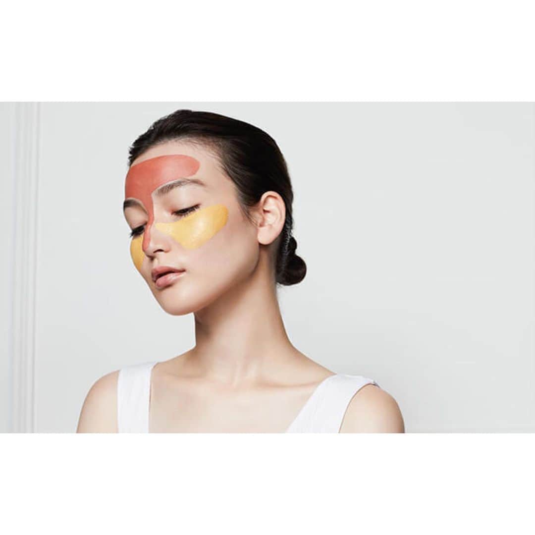 のインスタグラム：「. Thank you @lorealparis 💄 https://www.lorealparis.ca/en/beautyblog/tutorials/skin-care/how-to-multi-mask-with-clay/ スキンケアマルチマスクの撮影でした。いろいろなカラーの組み合わせで撮影しましたが、この二色が採用🍒 中国から来たネイリストさんとアジアの話で盛り上がった撮影でした。 . #loreal #lorealparis #lorealpariscanada #beautyshoot #plutinomodels #torontomodels #redlips #gunnsmodel #ロレアルパリ #ビューティー撮影 #ガンズモデル #クレイパック #skincare #facemask #mask #スキンケア #멋스타그램  #뷰스타그램  #메이크업 . @plutinomodels」