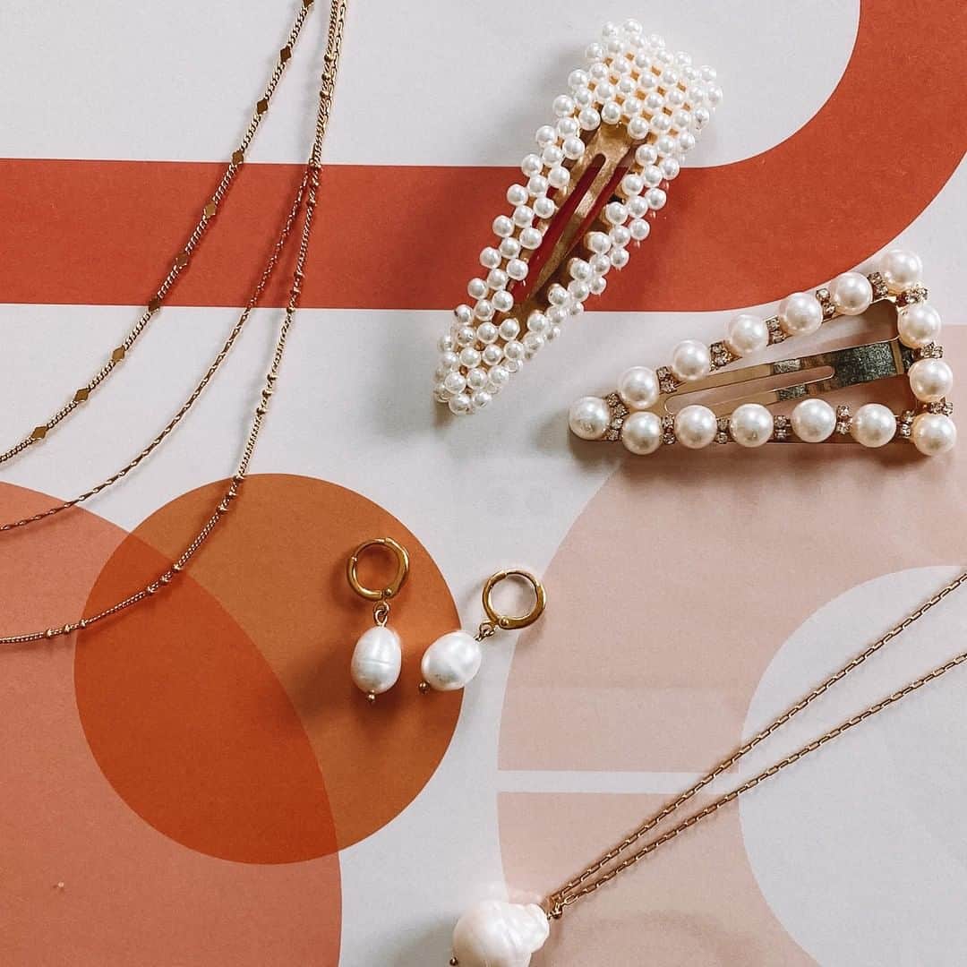 アクセサライズのインスタグラム：「No such thing as too many pearls 🧡  Tap to shop or head to the link in our bio  #Accessorize」