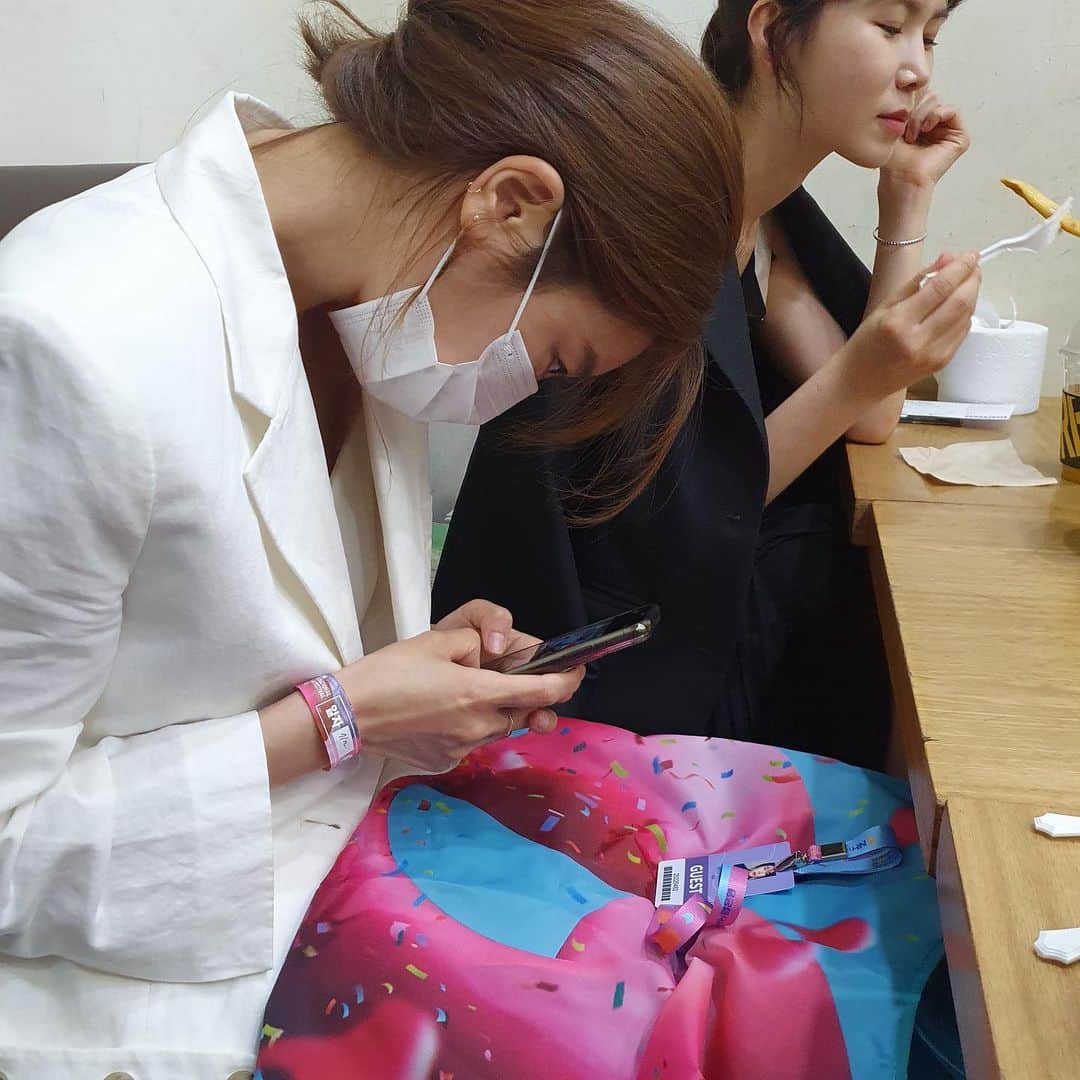 ソジン のインスタグラム：「그럼에도 불구하고  친구들과 함께니까 소중♥️」