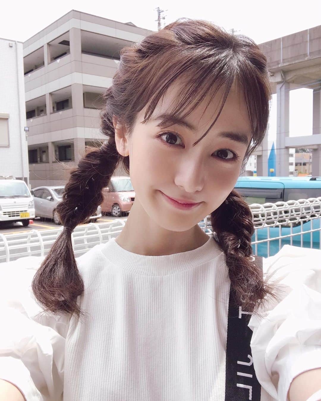 中川梨花さんのインスタグラム写真 中川梨花instagram 編み込みツインテール 楽しい撮影でした 撮影 オフショット 編み込みツインテール 編み込みアレンジ ツインテール ヘアアレンジ 7月12日 16時31分 Rikanakagawa Official