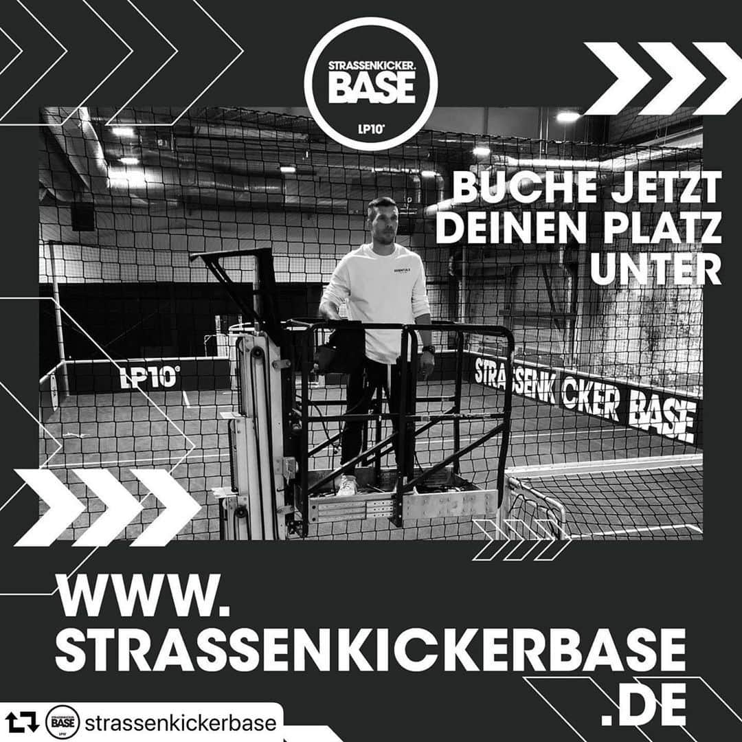 ルーカス・ポドルスキさんのインスタグラム写真 - (ルーカス・ポドルスキInstagram)「@strassenkickerbase  ・・・ 🚨🚨BUCHE DEINEN PLATZ🚨🚨  #lp10 ##strassenkicker #köln #cologne 💯⚽️」7月12日 16時50分 - lukaspodolski