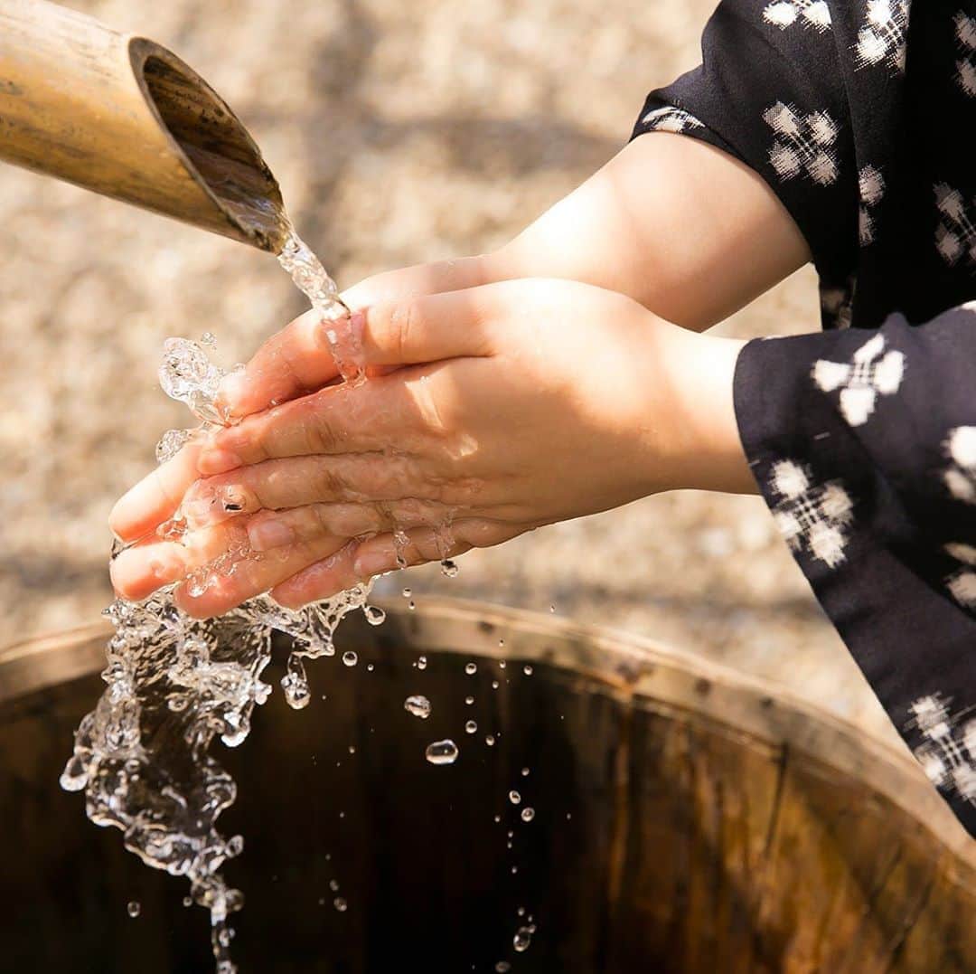 江戸ワンダーランド 日光江戸村さんのインスタグラム写真 - (江戸ワンダーランド 日光江戸村Instagram)「・ 日光天然水  Nikko natural water 🤲 石鹸ときれいな水でしっかり手を洗いましょう。 Wash your hands thoroughly with soap and clean water. ・ ・ #kimono #nikko #edo #日光天然水 #町娘 #edowonderland #江戸ワンダーランド日光江戸村」7月12日 16時51分 - edowonderland_official