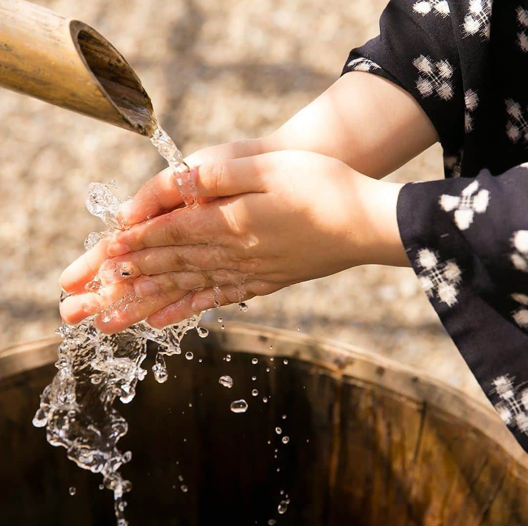 江戸ワンダーランド 日光江戸村のインスタグラム：「・ 日光天然水  Nikko natural water 🤲 石鹸ときれいな水でしっかり手を洗いましょう。 Wash your hands thoroughly with soap and clean water. ・ ・ #kimono #nikko #edo #日光天然水 #町娘 #edowonderland #江戸ワンダーランド日光江戸村」