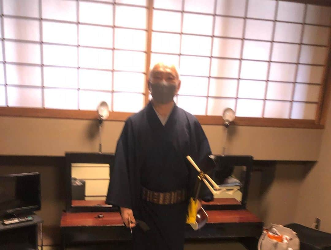 杵屋勝四郎さんのインスタグラム写真 - (杵屋勝四郎Instagram)「国立劇場のお仕事！ 気の合う仲間は良いですね 高麗屋と集合写真 染五郎丈とはオンライン稽古の打ち合わせ 唄 勝四郎　 巳津也　 勝四助 三味線 勝七郎 勝一郎 勝国毅 囃子 田中伝左衛門お社中 #歌舞伎#長唄#国立劇場#幸四郎#染五郎#村治#音楽#演劇」7月12日 17時00分 - kineyakatsushiro