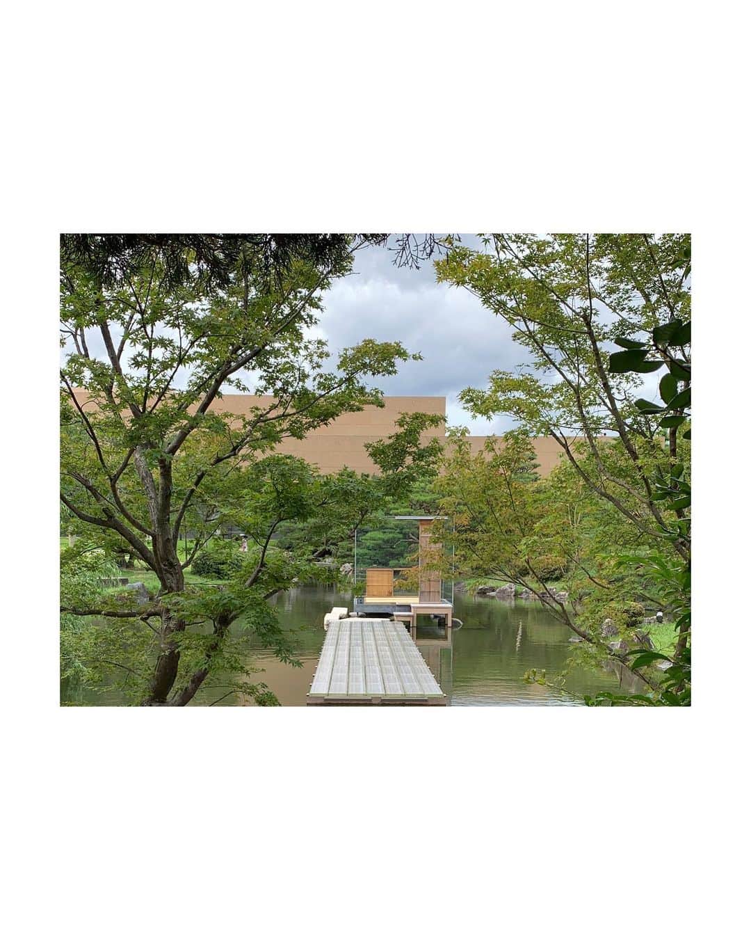 山崎陽子さんのインスタグラム写真 - (山崎陽子Instagram)「梅雨雲。 京都出張。明日からの雨に備え.紫のJOJO。 京セラ美術館　杉本博司「瑠璃の浄土」展へ。 #yukata #つやび #京都丸紅 #雅姫さんコラボ  #jojosandal @naito_jojo #雨の日も晴れの日も #浴衣に合わせても XSの1点もの❤︎ #京セラ美術館」7月12日 17時00分 - yhyamasaki