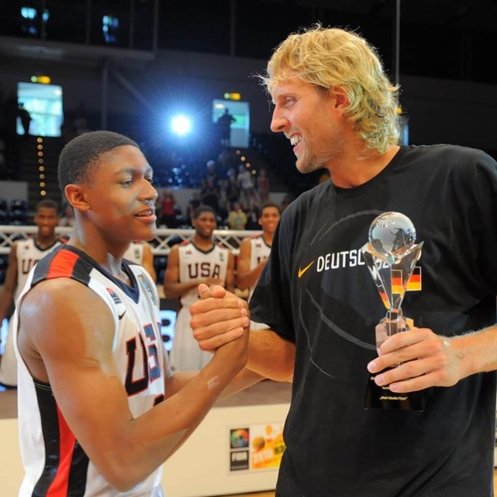 FIBAさんのインスタグラム写真 - (FIBAInstagram)「On this day 10 years ago, @bradbeal3 led 🇺🇸 to the 🏆 in the 1st ever #FIBAU17 tournament!  📺 12:00 GMT on YouTube.com/FIBA & Facebook.com/FIBA」7月12日 17時07分 - fiba