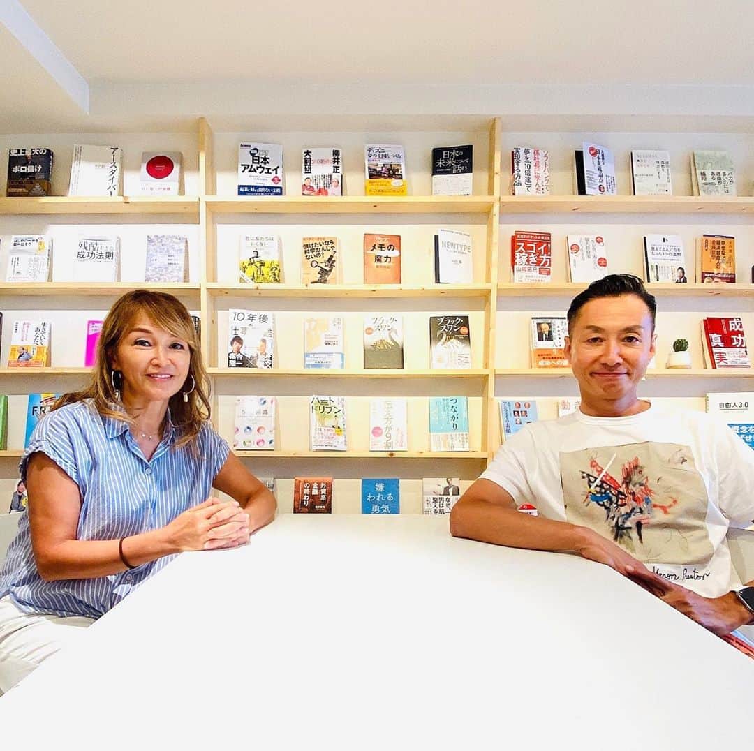 のインスタグラム：「今日はON LIBE BASEのゲストに呼んでいただきました😊 本来なら会場での開催予定だったのが今回はデジタルで参加させていただきました オンラインでのゲストは依頼はしてましたが呼んでもらうのは初めて✨ ユメ自ら収録に来てもらいました😊  #早くコロナが終息してリアルなミーティングが開催できたらいいな」