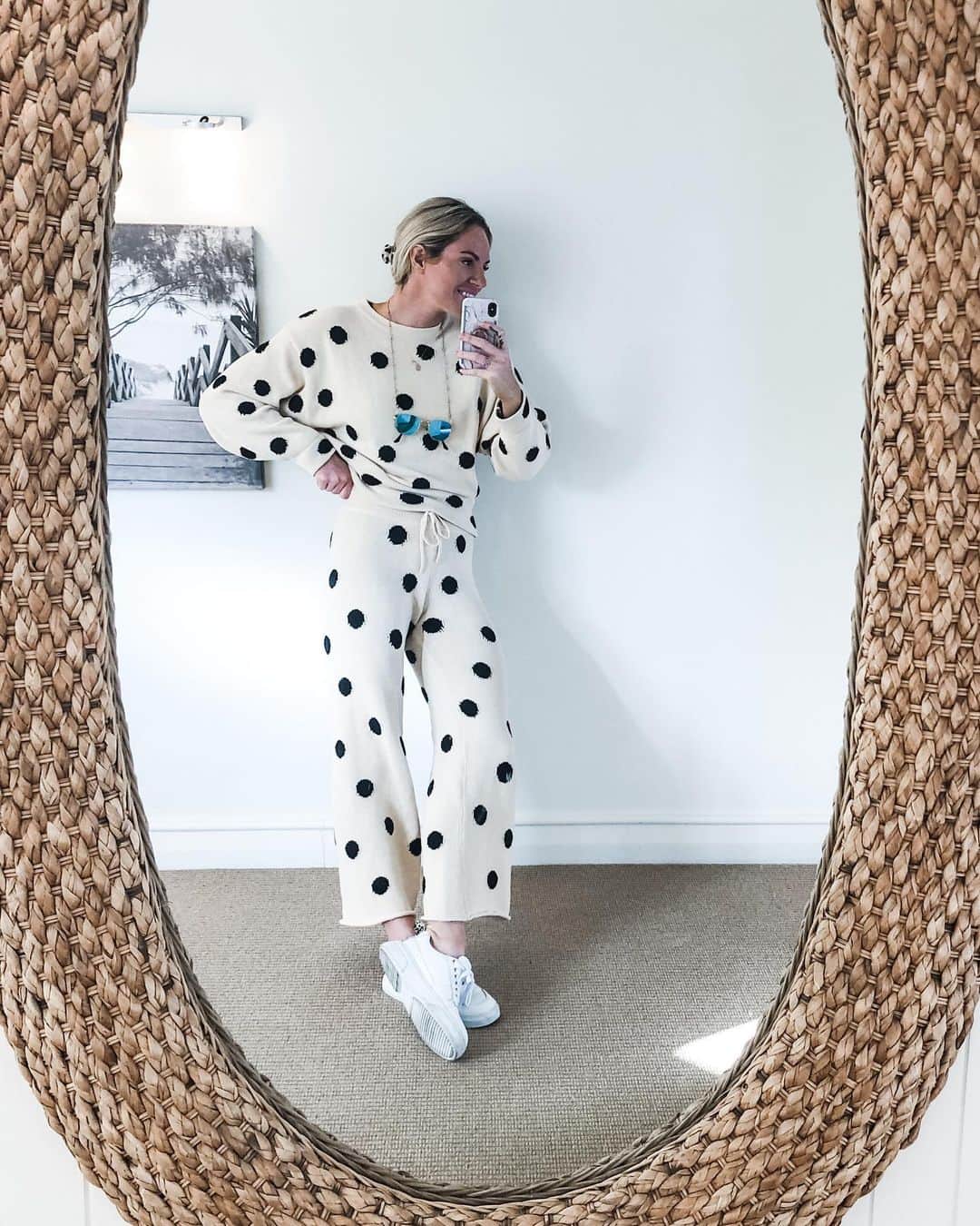 エミリー・シーボームのインスタグラム：「I’ve got a soft spot for cute loungewear.  #loungewear #spots #zuluandzephyr #tracksuit #brisbane #influencer」