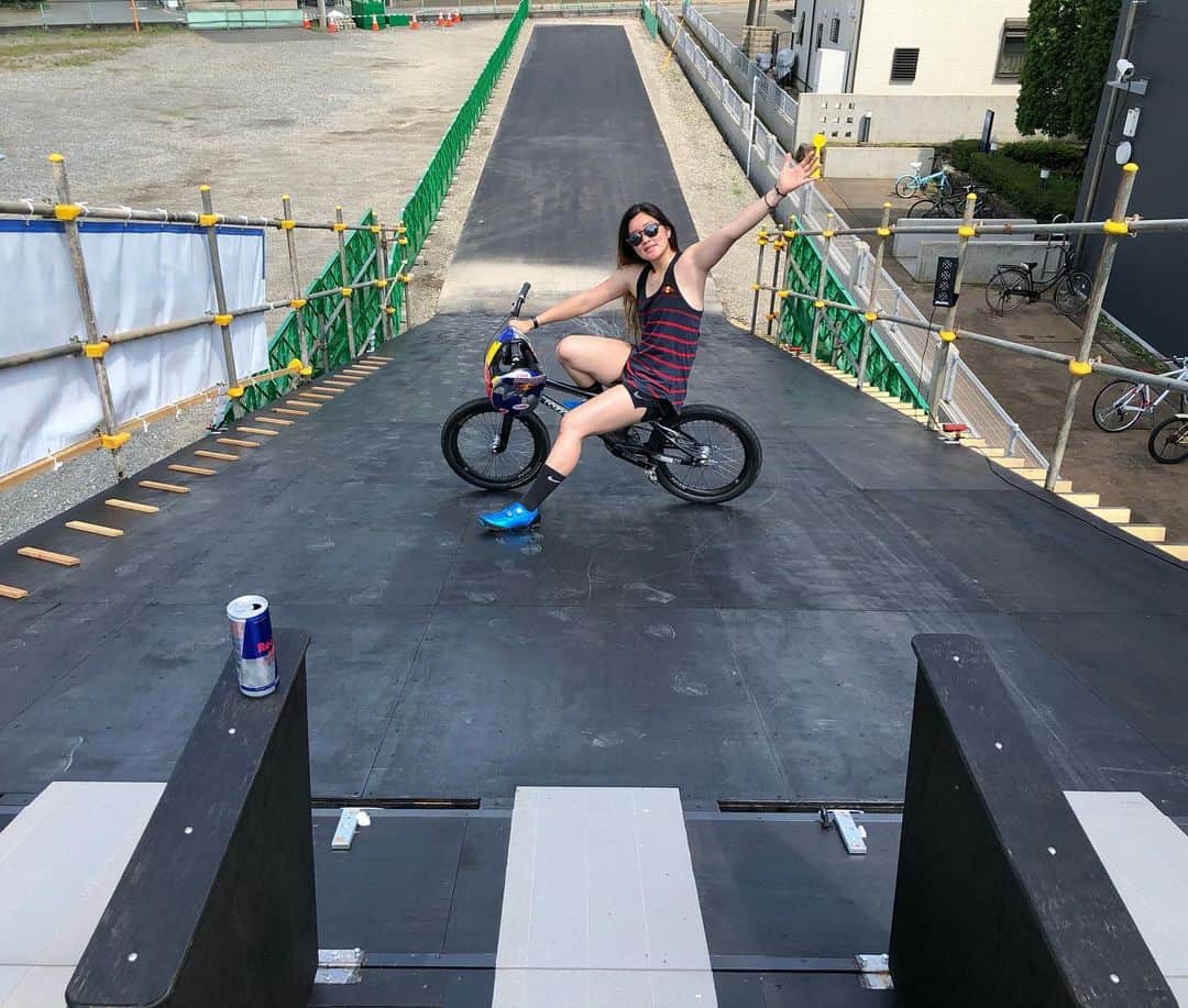 畠山紗英のインスタグラム：「私の地元である寒川町がオリンピックに向けてスタートゲートを作ってくれました🤩 家から5分以内でこの立派なヒルで練習できるのは本当にうれしいです！ありがとうございます😊 私の課題点でもあるのでこのヒルを使って改善していきたいと思います✌️  My hometown built this amazing start hill for me to training to the Olympic! I’m so happy to train at this place where 5mins away from my house! Thank you for setting this facility up for me!!  #さむかわいい #samukawa #bmx」