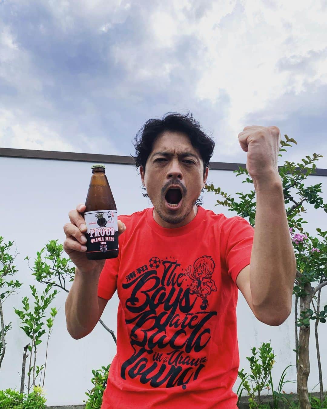 鈴木啓太さんのインスタグラム写真 - (鈴木啓太Instagram)「『PROUD』浦和ビール🍺 ・ 今回のビール、半端ない美味しさ😁 ・ なぜかって？ ・ そりゃ、情熱(パッションフルーツ)が入ってるからね。 ・ そして、URAWA 街 Tシャツ。 ・ 今日は、フットボールとビールで盛り上がろう！ ・ #football #beer #craftbeer #urawareds #soccer #urawa #浦和 #ビール」7月12日 17時42分 - keita.suzuki.official
