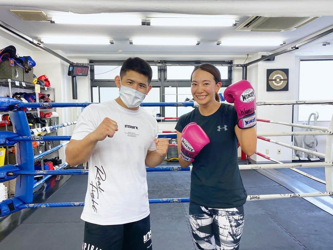 坂口由里香さんのインスタグラム写真 - (坂口由里香Instagram)「🥊🥊🥊  今日はオフだったので、 日頃サポートしていただいている有香さん(@yukasiesta )に誘っていただき、古淵にある TRY HARD GYM で  HIROYAさん(@hiroya_tryhard )のご指導のもと、 キックボクシングに初挑戦してきました🥊🔥  結論からいいますと、とてもとても楽しかったです😆  オフの日にはからだを休めることだけじゃなくて、 たまには違うスポーツでからだを動かすのも良いなと 思ったオフでした😊  #キックボクシング #キックボクシング女子 #トライハードジム」7月12日 17時53分 - yurika_sakaguchi